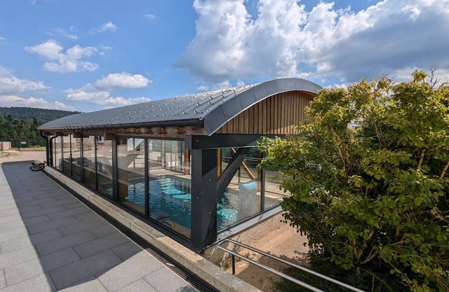 Cottage with heated pool, spa and valley view