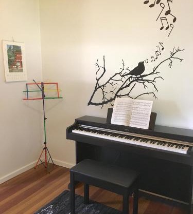Cottage with Piano, Books & Games in the Hunter