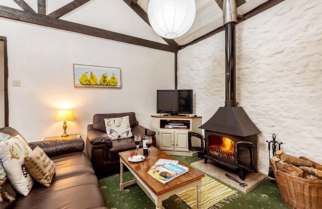 Cottage with Private Courtyard - "Cider Barn"