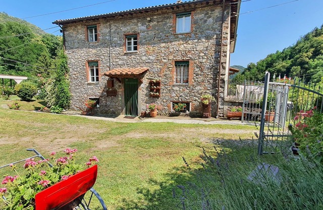 Cottage with private pool, located close to the natural reserve of the Apuan Alps