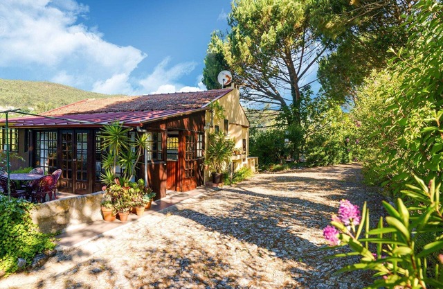 Cottage with Shared Pool