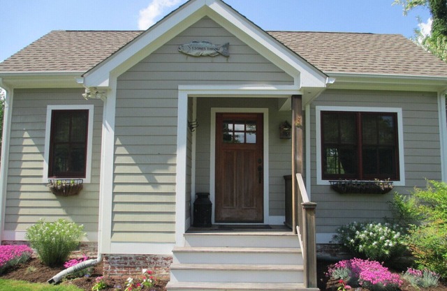 Cottage within walking distance to the Bay!