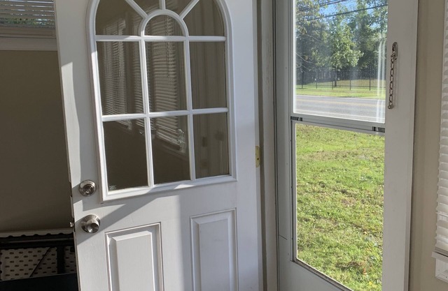 Country Charm Farmhouse in Cape May County, NJ on 3 acres and close to beaches.