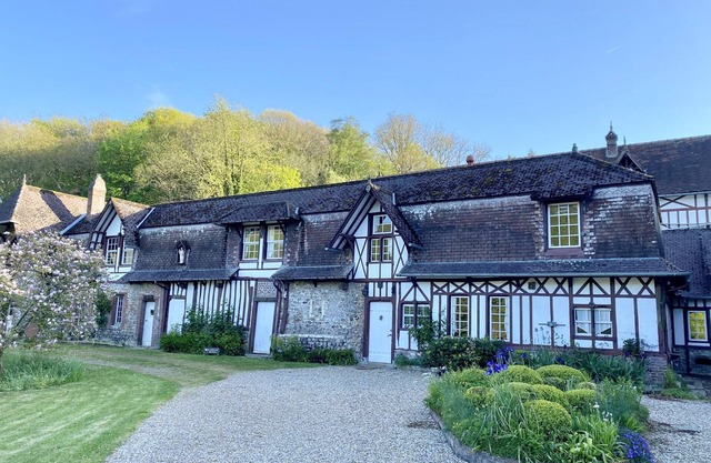 Country Cottage by the Sea