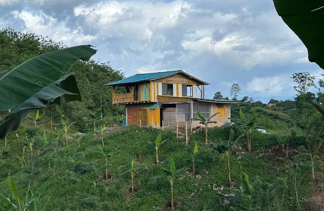 COUNTRY COTTAGE IN THE HEART OF THE COFFEE REGION! 300 METERS FROM THE RIVER.