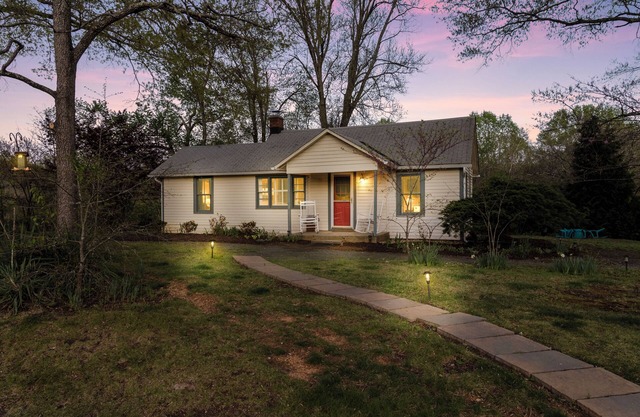 Country Cottage with Modern Amenities