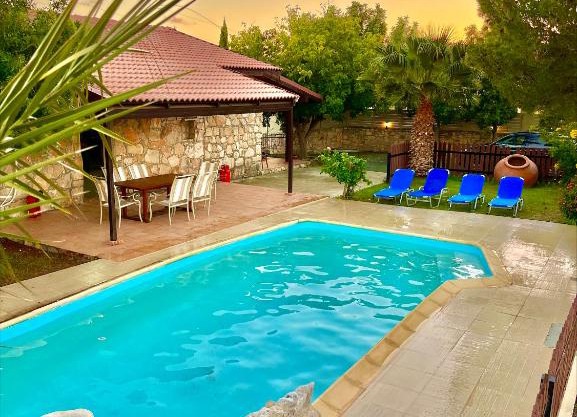 Country-Cozy Villa Pissouri Village
