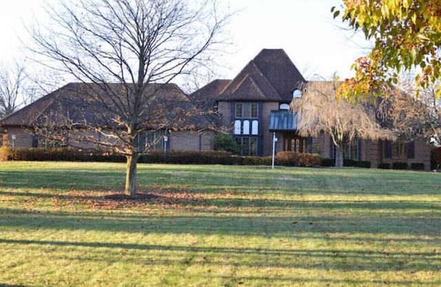 Country Estate With Pickleball Court