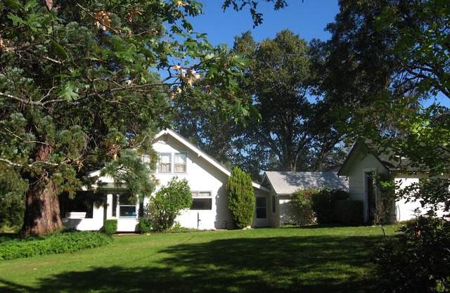 Country Estate with View of Rogue River Valley