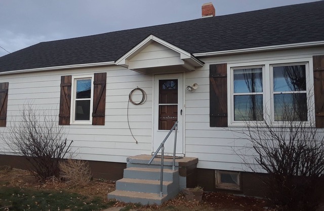 COUNTRY FARMHOUSE- The Country Feel With City Access
