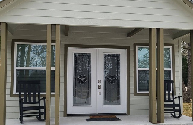 Country guesthouse w/shared pool, firepit, and outdoor kitchen access