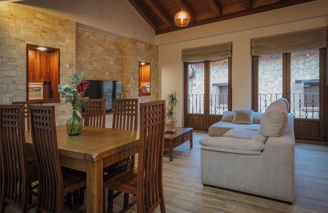 Country House 'Puente Del Rey' with Private Garden, Wi-Fi and Air Conditioning