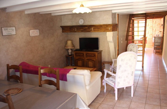 Country house with fishing, pets allowed