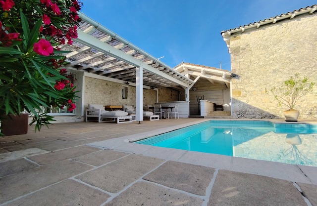 Country house with swimming pool, summer kitchen.