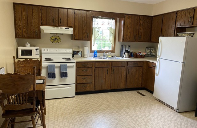 Country Home and Retreat Sleeps 14
