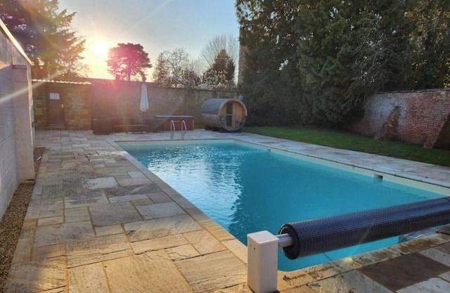 Country Home with Beautiful Gardens, Pool & Sauna