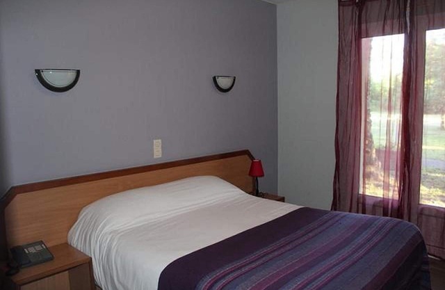 COUNTRY HOTEL ROOM NEAR THOUARS 79