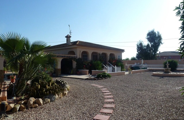 Country House 15 minutes drive from the beach with large private swimming pool