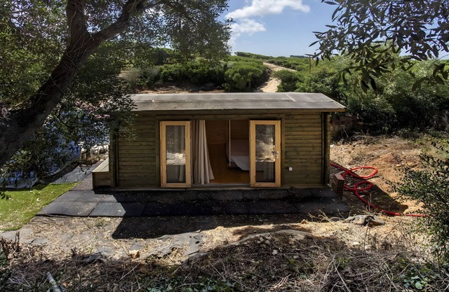 Country House 'Cabana Do Baloiço Do Pitagudo' with Sea View, Shared Terrace and Air Conditioning