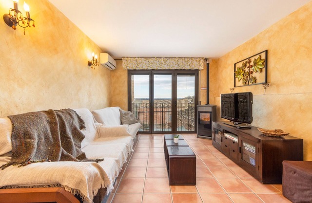 Country House 'Cal Emilia' with Private Terrace, Wi-Fi and Air Conditioning