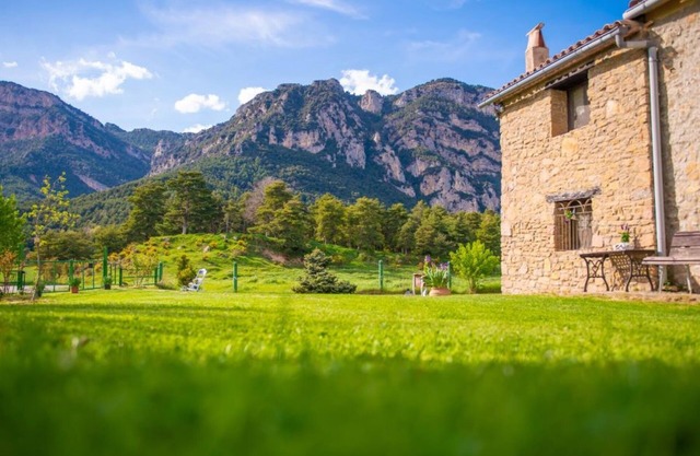Country House 'Can Caubet Ll' with Mountain View, Shared Pool and Wi-Fi