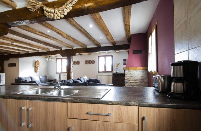 Country House 'Casa Rural Enekoizar' with Mountain View, Private Terrace and Wi-Fi