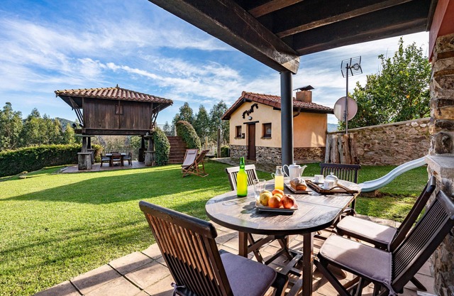 Country House 'Casa De Abajo' with Mountain View, Private Garden and Wi-Fi