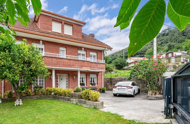 Country House 'Casamentera' with Mountain View, Private Terrace and Wi-Fi
