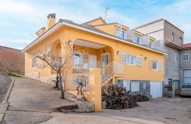 Country House 'Casona Y Posada' with Mountain View, Wi-Fi and Air Conditioning