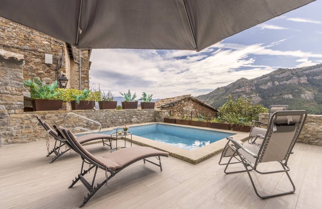 Country House 'Cova Cuberes' with Mountain View, Private Pool and Wi-Fi