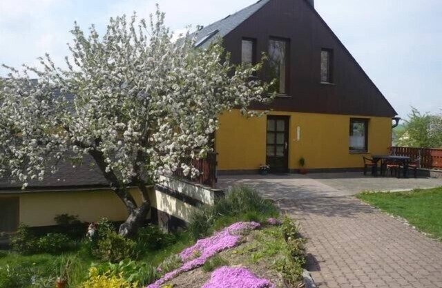 Country house style, 80 m², sun terrace, playground, 2 bedrooms, up to 5 people