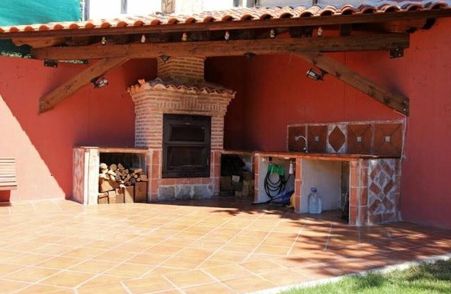 Country House 'El Mirador De Campumedra' with Mountain View, Private Terrace and Wi-Fi