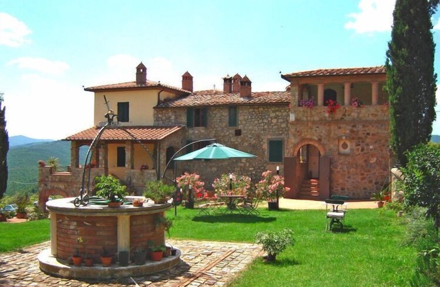 Country House in Chiusdino with Panoramic Views