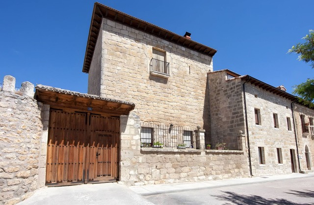 Country House 'La Casa Vieja De Vizmalo' with Mountain View, Private Terrace and Wi-Fi