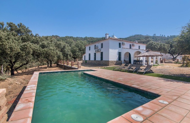 Country House 'Las Cabrillas La Nava' with Mountain View, Private Pool and Air Conditioning