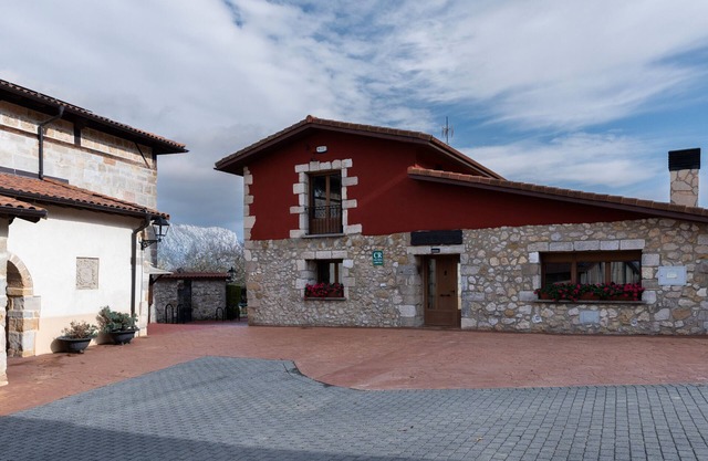 Country House 'Legaire Etxea' with Mountain View, Private Garden and Wi-Fi