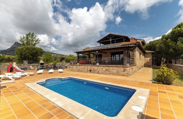 Country House 'Sierra Norte' with Mountain View, Private Pool and Wi-Fi