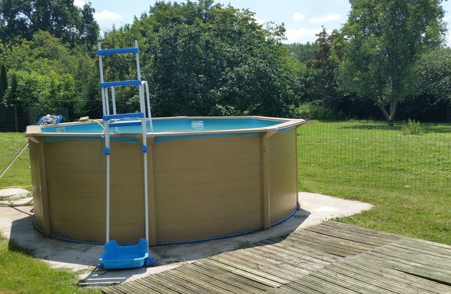 Country house SWIMMING POOL near NIGLOLAND Troyes CHAMPAGNE animals accepted.