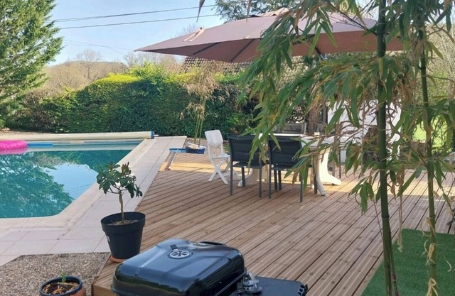 Country house with swimming pool between the Dordogne and the Lot