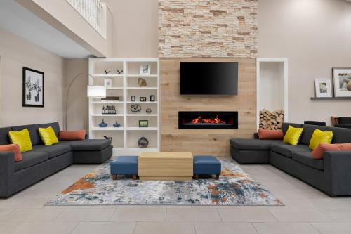 Country Inn & Suites by Radisson, Near The National Sports Center, Coon Rapids, MN