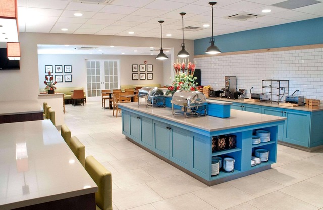 Country Inn & Suites by Radisson, Lewisburg, PA