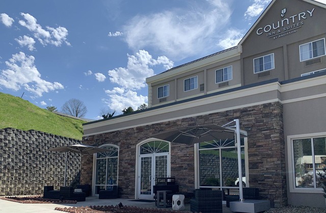 Country Inn & Suites by Radisson Asheville Downtown Tunnel Road