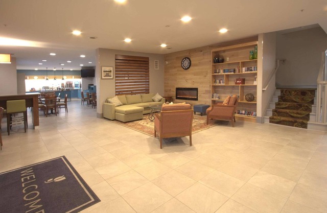 Country Inn & Suites by Radisson, Moline Airport, IL