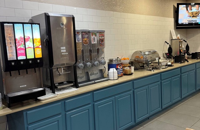 Country Inn & Suites by Radisson, Elgin, IL