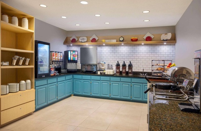 Country Inn & Suites by Radisson Albertville near Outlet Mall