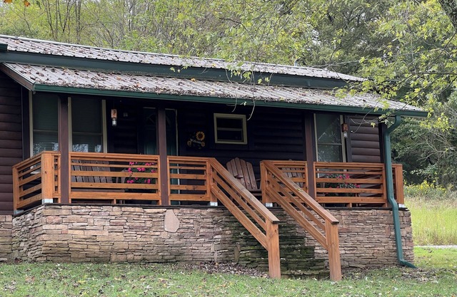 Country log cabin in beautiful middle Tennessee