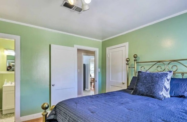 Country-Lux Stay & Play Spacious, Cozy Retreat-Experience True Comfort and Joy