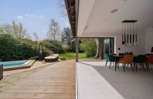 Country Manor in Horsham: Heated Pool and Swim Spa, Games Room, Cinema