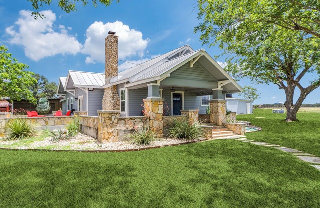 Country Ranch Home on 10 acres in Texas Hill Country - Family/Company Retreats