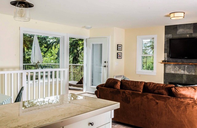 Country retreat only 5 minutes from Parksville